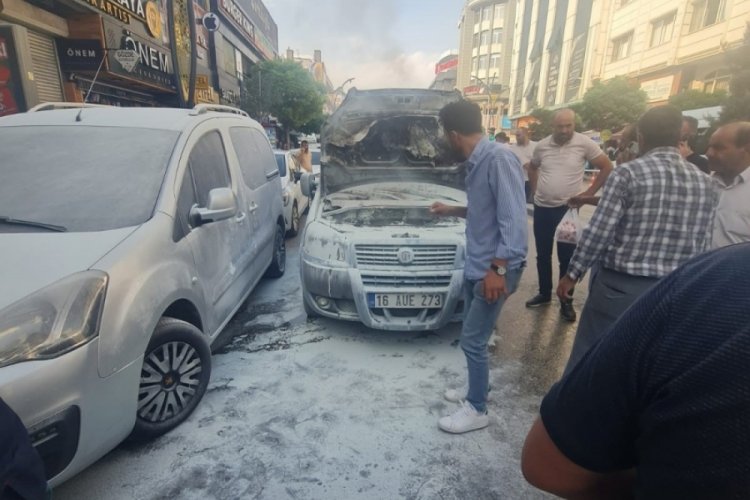 Van'da seyir halindeki ara&ccedil; yandı
