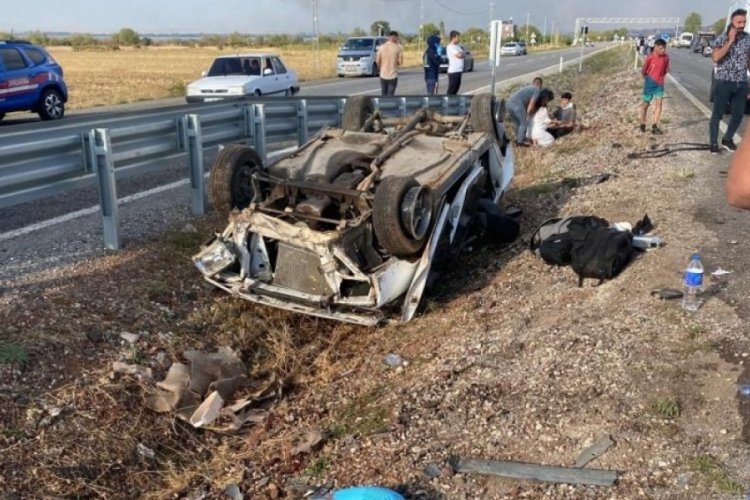 Konya'da otomobil ref&uuml;je devrildi: 5 yaralı