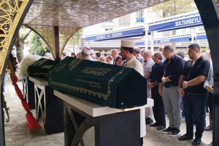 İstanbul'da 1 TL indirim i&ccedil;in &ouml;ld&uuml;r&uuml;len baba ve kız son yolculuğuna uğurlandı