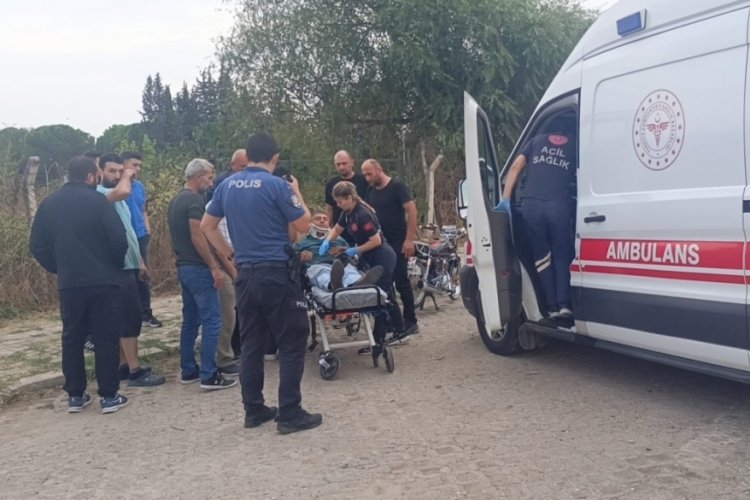 Bursa'da motosiklet otomobile &ccedil;arptı! 2 yaralı&nbsp;