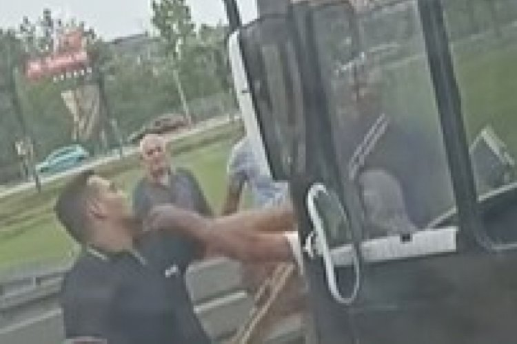 Bursa'da trafikte sopalı kavga!