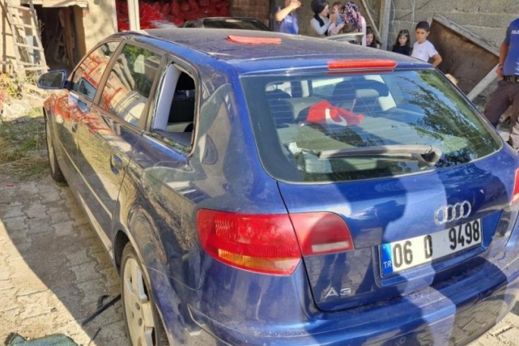 &Ccedil;orum'da otomobilde mahsur kalan bebeği itfaiye ekipleri kurtardı