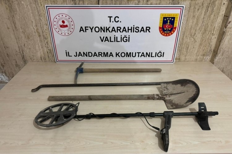Ka&ccedil;an defineciler jandarma tarafından yakalandı
