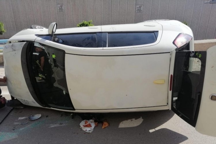 Hatay'da trafik kazası! Ara&ccedil; yan yattı