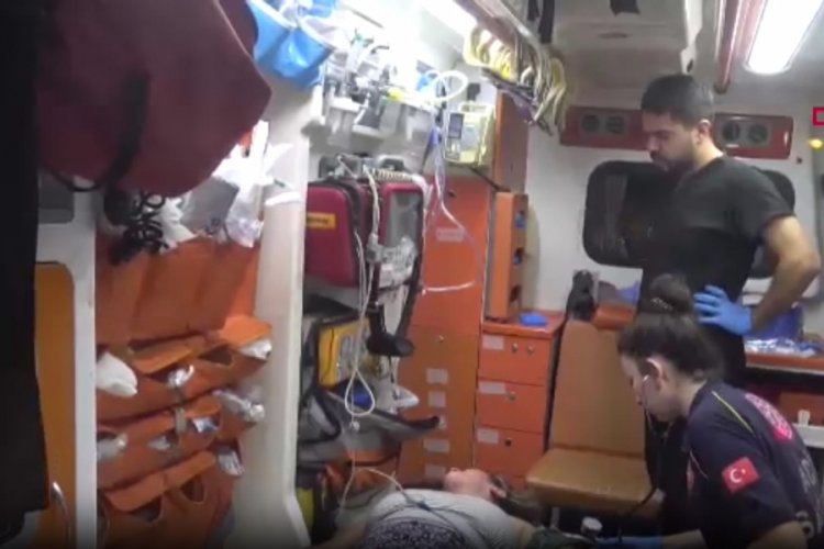 Antalya'da başından yaralı kadın 'yardım edin' diyerek yere yığıldı