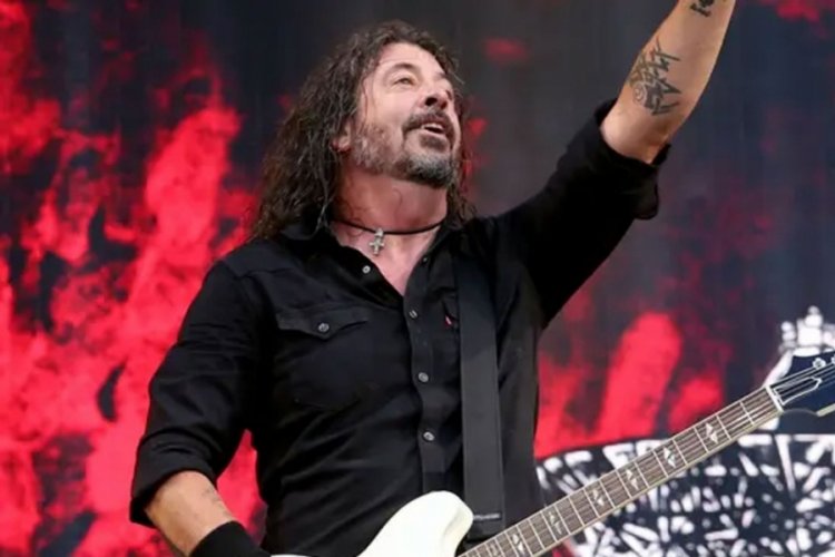 Müzik dünyasında skandal: Foo Fighters'ın vokalisti hayranlarını şoke etti! 