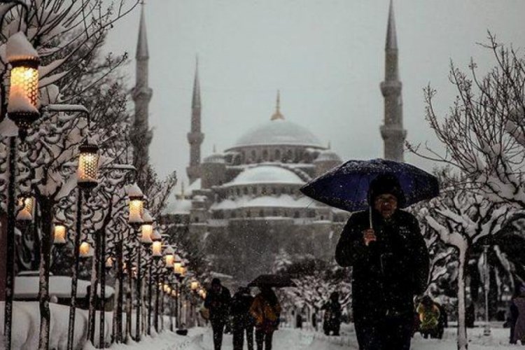 İstanbul i&ccedil;in kar tahmini geldi: 15'inden &ouml;nce...