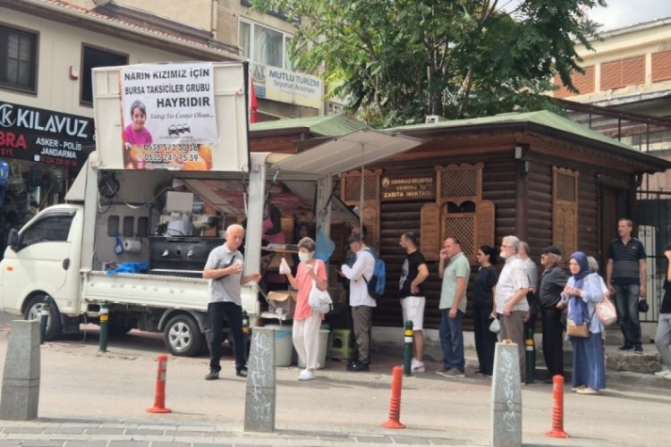 Bursa'da Narin i&ccedil;in lokma dağıtıldı