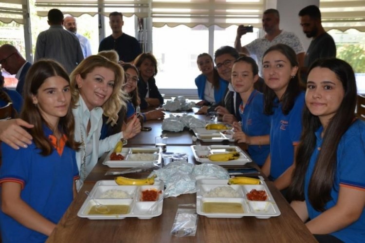 &Ouml;ğrenci lokantasında 3 &ccedil;eşit yemek sadece 30 TL!