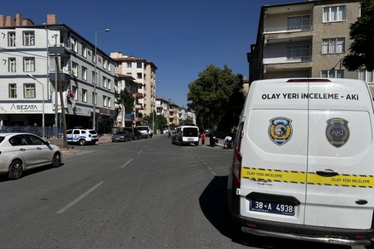 Kayseri'de tartıştığı komşusunu bı&ccedil;akla yaraladı