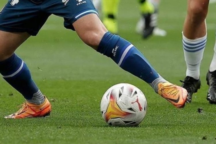 Futbol d&uuml;nyasını şoka uğrattı! 25 yaşında milli takımı bıraktı
