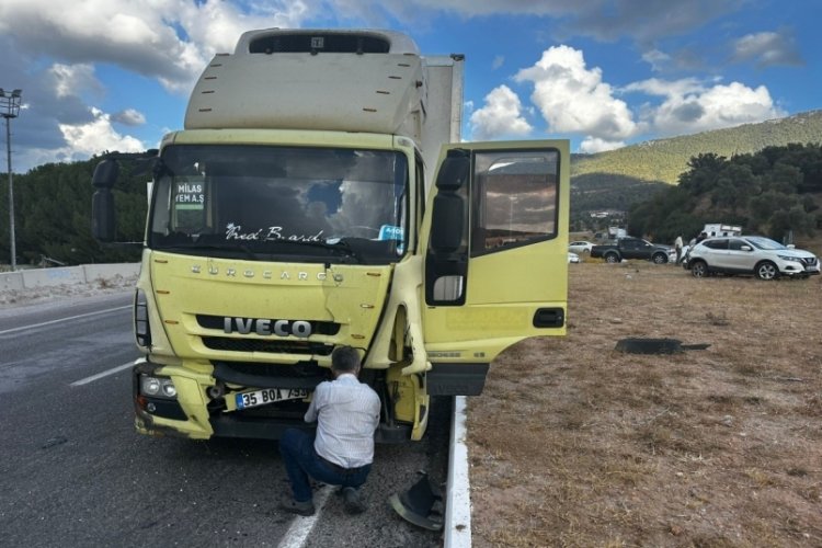 Muğla'da kamyon ile otomobil &ccedil;arpıştı! 1 yaralı