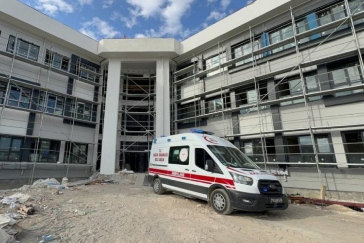 Kilis'te &ccedil;alıştığı inşaatın 2. katından d&uuml;şen iş&ccedil;i hayatını kaybetti