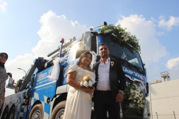 Manisa'da damat, gelini nikah masasına vin&ccedil;le getirdi