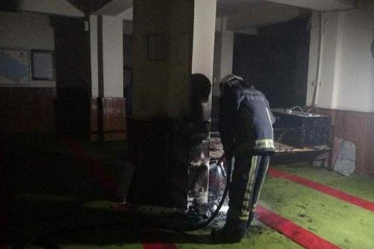 Antalya'da cami yangını! Bir anda alev aldı