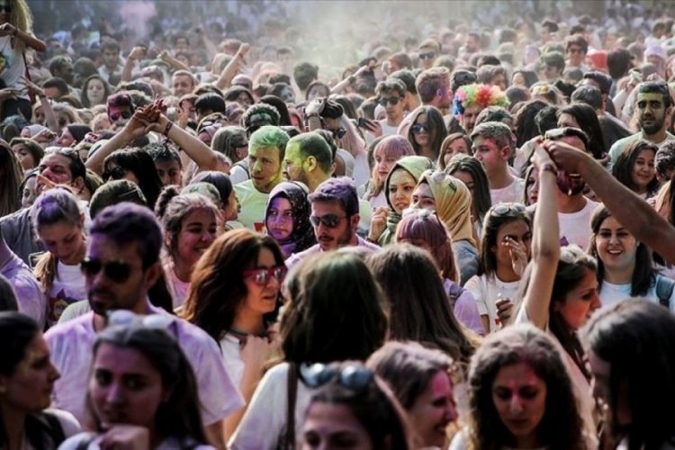 OECD T&uuml;rkiye'deki gen&ccedil;ler hakkında &ccedil;arpıcı bir tablo ortaya koydu