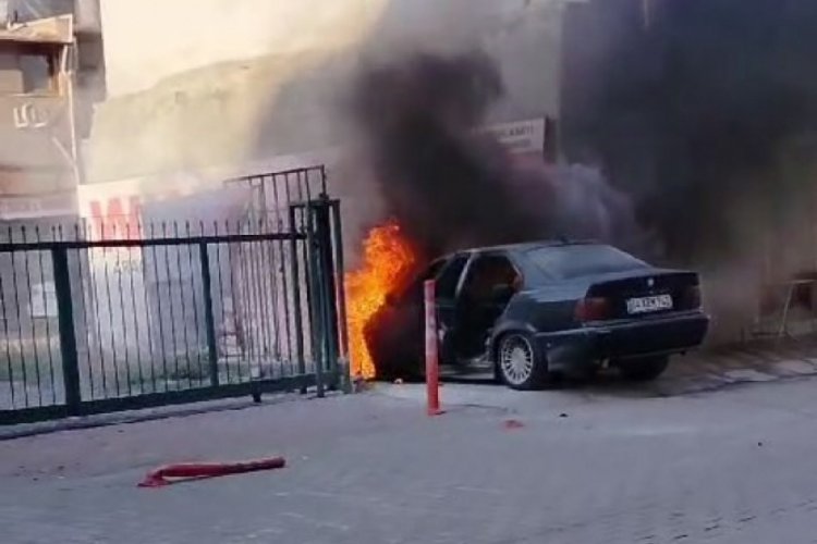 Hatay'da otomobil alevlere teslim oldu