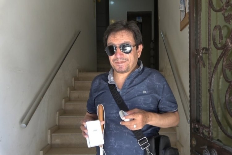G&ouml;rme engelli vatandaş evini uzaktan kumandalı zil ile buluyor