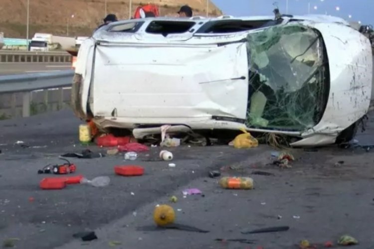 İstanbul'da hafif ticari ara&ccedil; yoldan &ccedil;ıkarak takla attı! 1 &ouml;l&uuml;, 5 yaralı
