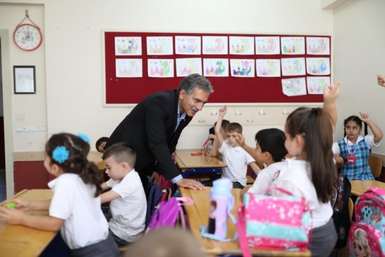 Gemlik Belediye Başkanı Deviren'den &ouml;ğrencilere destek