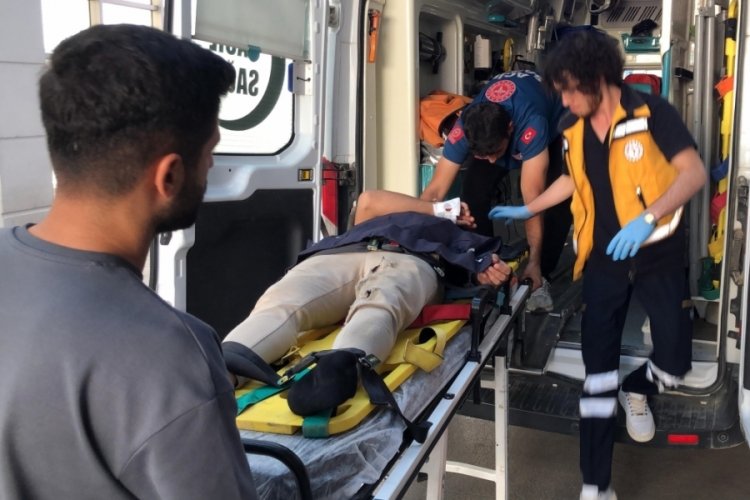 Adıyaman'da motosiklet s&uuml;r&uuml;c&uuml;s&uuml; yayaya &ccedil;arptı! 3 yaralı