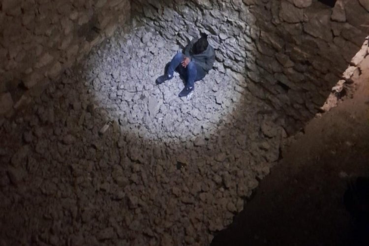 Van'da kuyuya d&uuml;şen kişi 4,5 saatlik arama &ccedil;alışması sonucu kurtarıldı