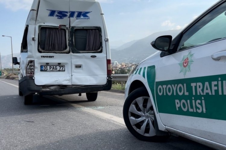 Hatay'da iş&ccedil;i sevisi tankerle &ccedil;arpıştı! 11 yaralı