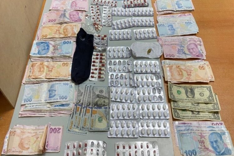 Polis tarafından uyuşturucu ile yakalanan 8 ş&uuml;pheli g&ouml;zaltına alındı