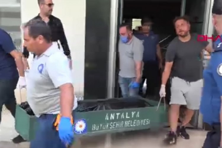 Antalya'da eşini &ouml;ld&uuml;ren şahıs ve arkadaşı yakalandı