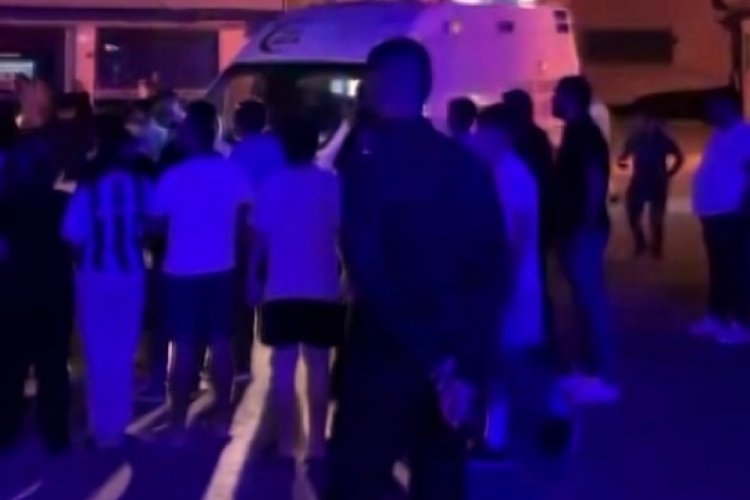 Sakarya'da iki otomobil &ccedil;arpıştı: 4 yaralı