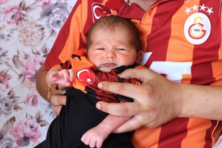 Mersin'de &ccedil;ift yeni doğan bebeklerine Icardi adını verdi