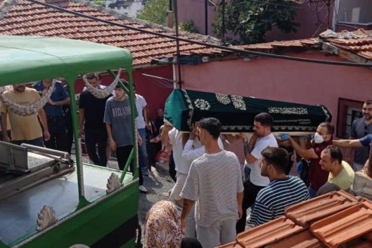 İstanbul'da annesini &ouml;ld&uuml;r&uuml;p iki g&uuml;n cesediyle yaşadı