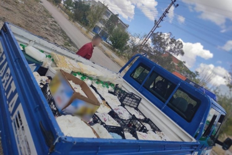 Jandarmadan sağlıksız s&uuml;t &uuml;r&uuml;nleri &uuml;retimi yapan iş yerine operasyon: Tonlarca bozuk &uuml;r&uuml;n ele ge&ccedil;irildi