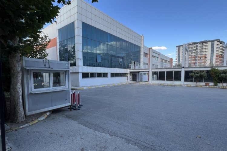 Manisa'da silah tutukluk yaptı, okul m&uuml;d&uuml;r&uuml; &ouml;l&uuml;mden d&ouml;nd&uuml;