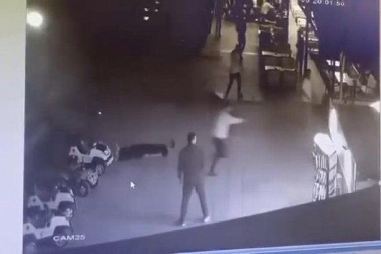 Kafede işlenen &ccedil;ifte cinayet kamerada