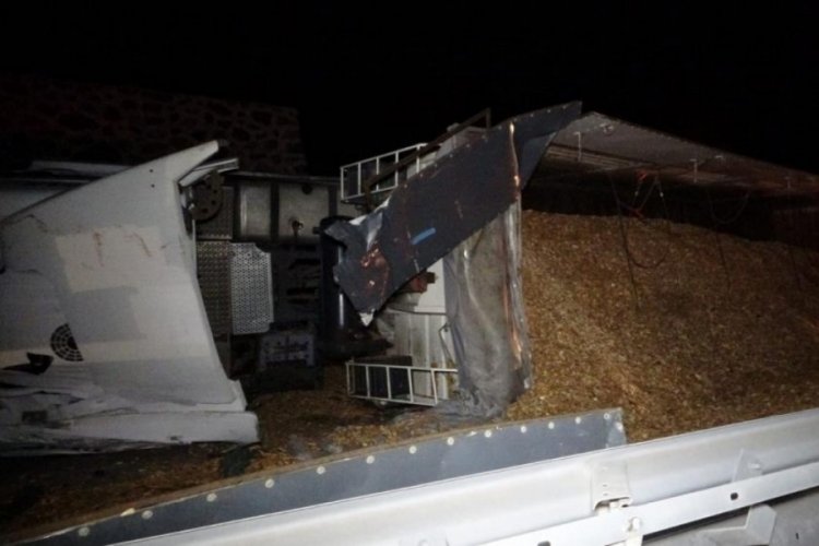 &Ccedil;anakkale'de feci kaza: Tır s&uuml;r&uuml;c&uuml;s&uuml; hayatını kaybetti