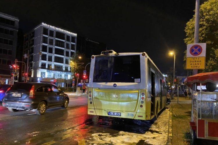 İstanbul Beyoğlu'nda İETT otob&uuml;s&uuml;nde korkutan yangın