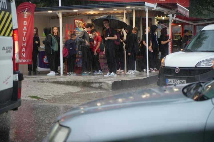 Edirne'de sağanak yağış hayatı olumsuz etkiledi!