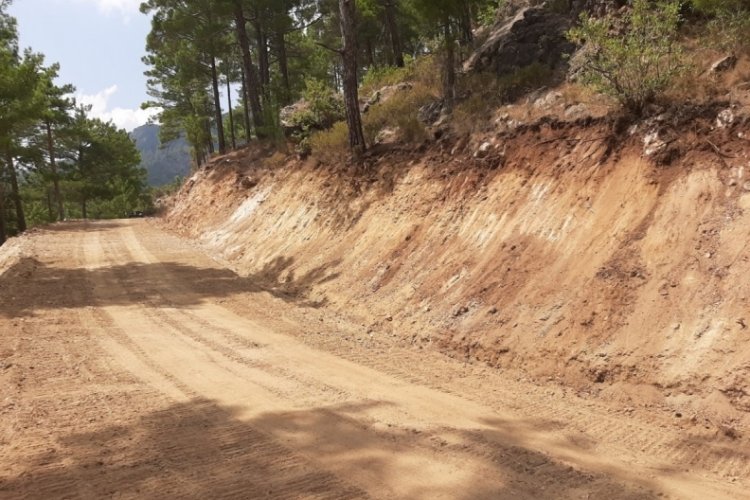 Mersin'de orman yolu bakım  &ccedil;alışmaları aralıksız s&uuml;r&uuml;yor!