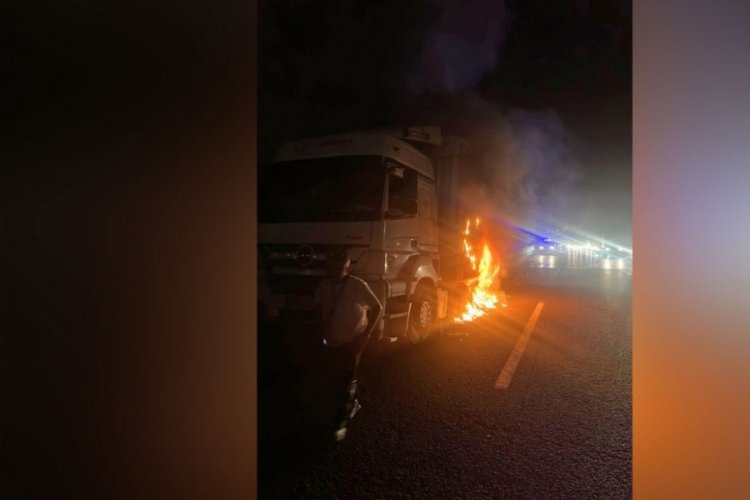 Otoyolda tır alevlere teslim oldu