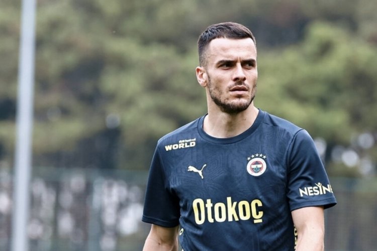 Galatasaray Filip Kostic hakkında a&ccedil;ıklama yaptı