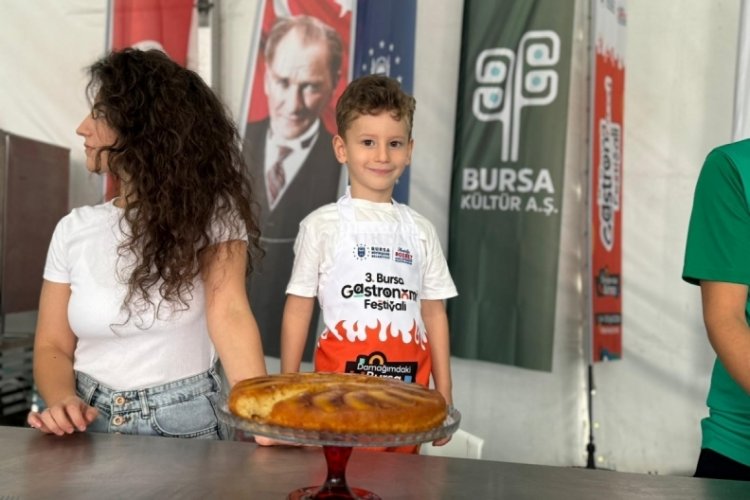 3. Bursa Uluslararası Gastronomi Festivali'nde &ccedil;ocuklar aileleriyle yemek yaptı