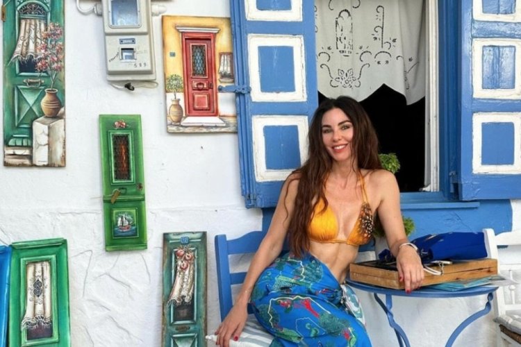 52 yaşındaki Defne Samyeli fiziğiyle sosyal medyayı salladı!