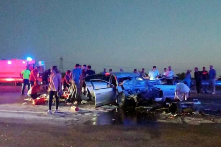 Antalya'da otomobil, su tankerine &ccedil;arptı! &Ccedil;ok sayıda &ouml;l&uuml; ve yaralı