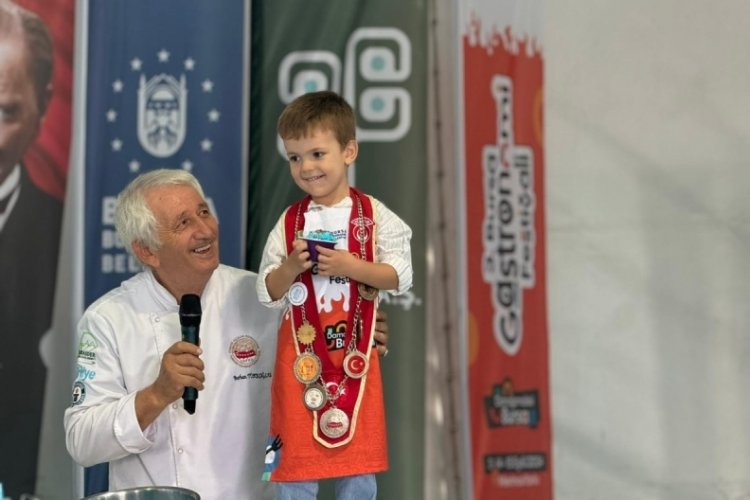 Bursa Gastronomi Festivali'nde minik şefler tatlı yaptı!&nbsp;