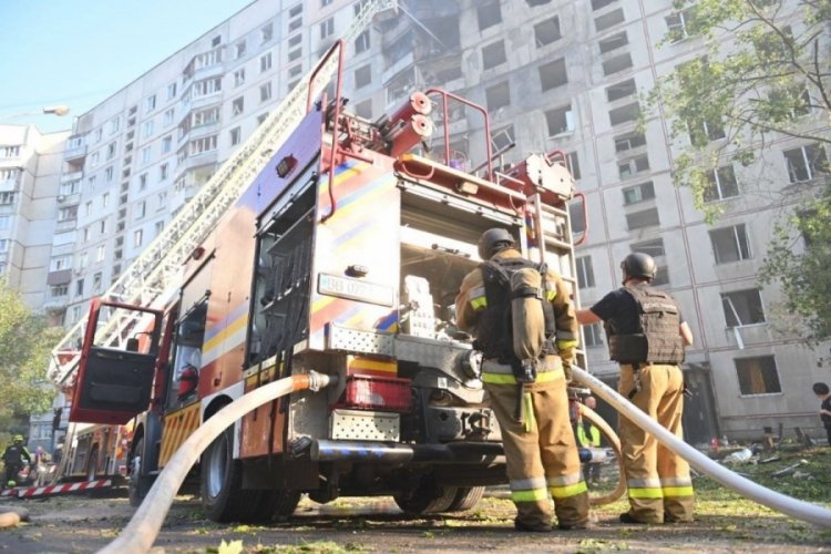  Rusya, Harkov'da içinde sivillerin bulunduğu binayı vurdu