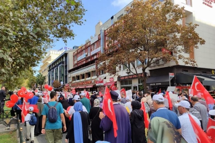 LGBT'ye karşıtı y&uuml;zlerce vatandaş Fatih'te bir araya geldi
