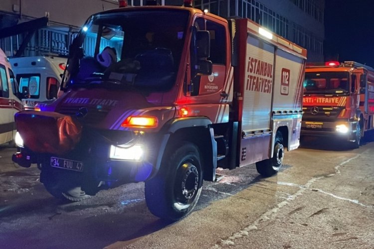 D&uuml;ğ&uuml;n salonuna patlayıcı madde atıldı
