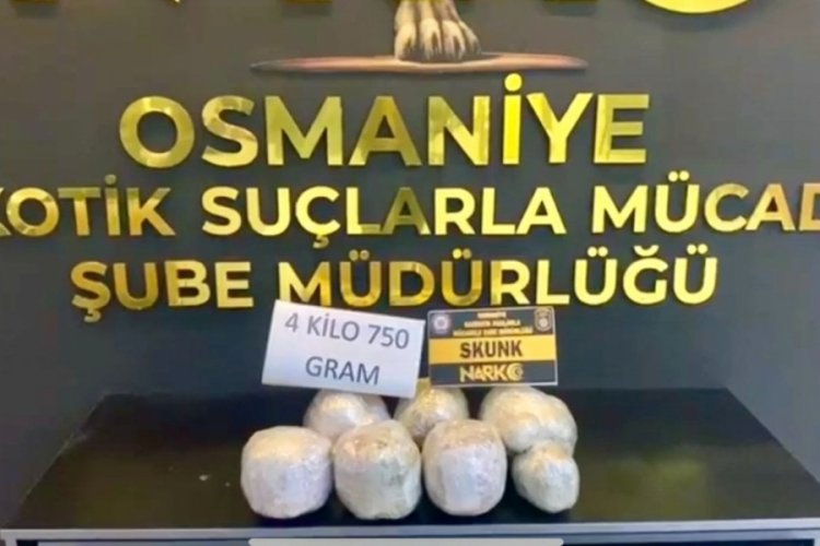Asfalt tankerinde 5 kiloya yakın 'skunk' ele ge&ccedil;irildi