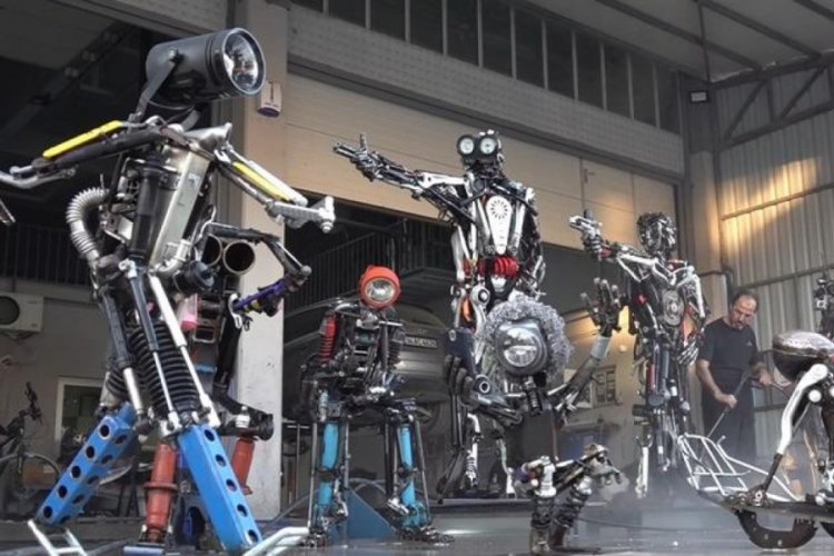 D&uuml;zce'deki robotlar Yusuf Dike&ccedil; pozu verdi!